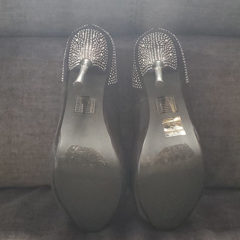 Heels - Picture 5 of 8
